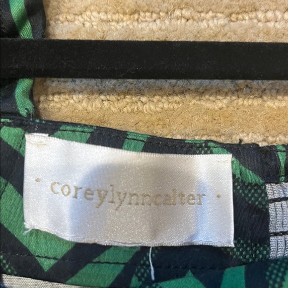 Corey Lynn Calter Anthropologie Black and Green Zigzag Batik Cotton Blouse - Picture 5 of 10